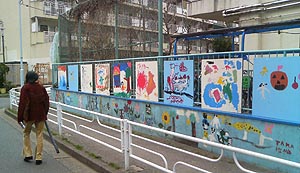 園児たちの心の叫びが聞こえてきそうな絵。ロールシャッハテストにかけたら 凄いことになりそう。 園児たちの心の叫びが聞こえてきそうな絵。ロールシャッハテストにかけたら 凄いことになりそう。