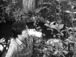 こういう結末になることは、ほろほろ先生が入水した時に、こうやってかっこつけてた感人先生の写真で明らかですね。 こういう結末になることは、ほろほろ先生が入水した時に、こうやってかっこつけてた感人先生の写真で明らかですね。