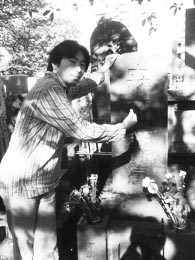 禅林寺には森鴎外の墓もあり。感人先生は調子にのってマブダチポーズ 禅林寺には森鴎外の墓もあり。感人先生は調子にのってマブダチポーズ